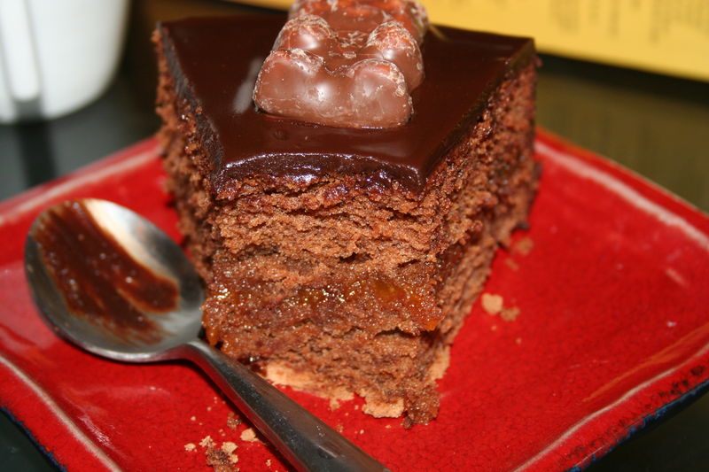 Voilà un gâteau original et très bon avec un petit thé!