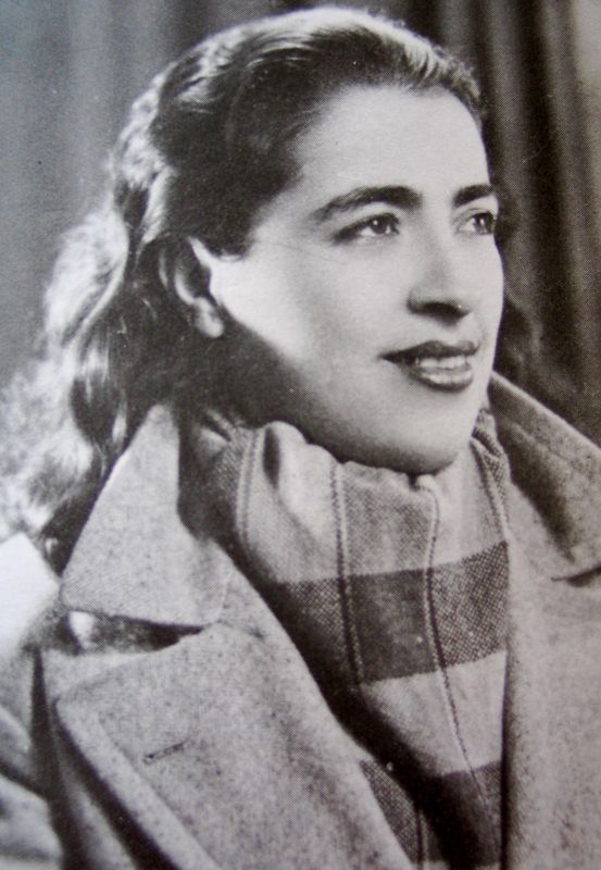 Sotiria Bellou, à deux époques de sa carrière. Orientalisme et érotisme. La chanteuse de rébétiko par excellence, c&#39;est Marika Ninou. - 34069297