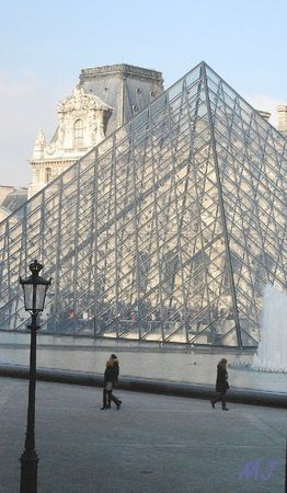 LA PYRAMIDE