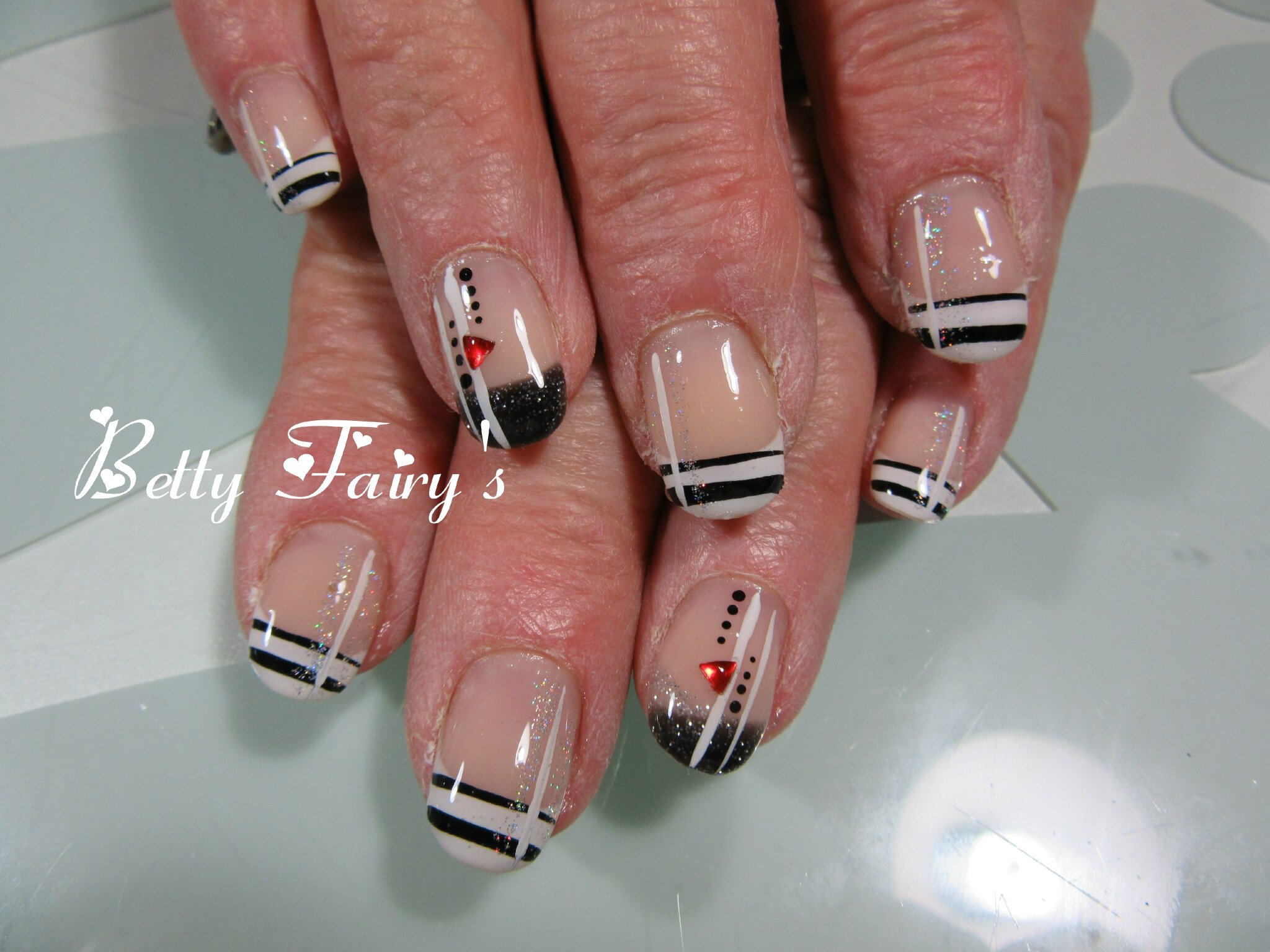 Deco Ongle Noir Et Argent ongle en gel triangle Deco Ongle Noir Et Argent ongle en gel triangle