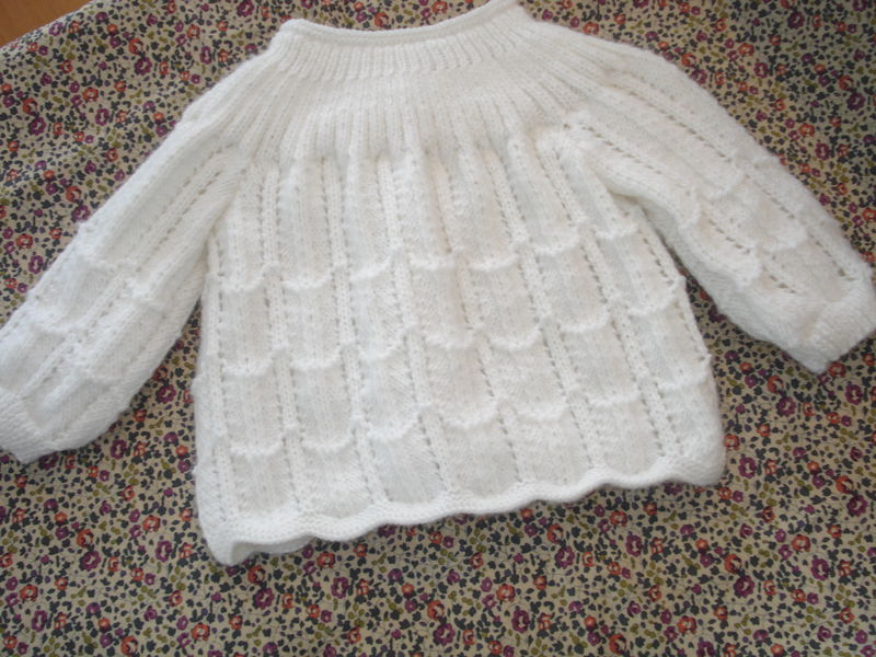 tricoter une brassiere de naissance