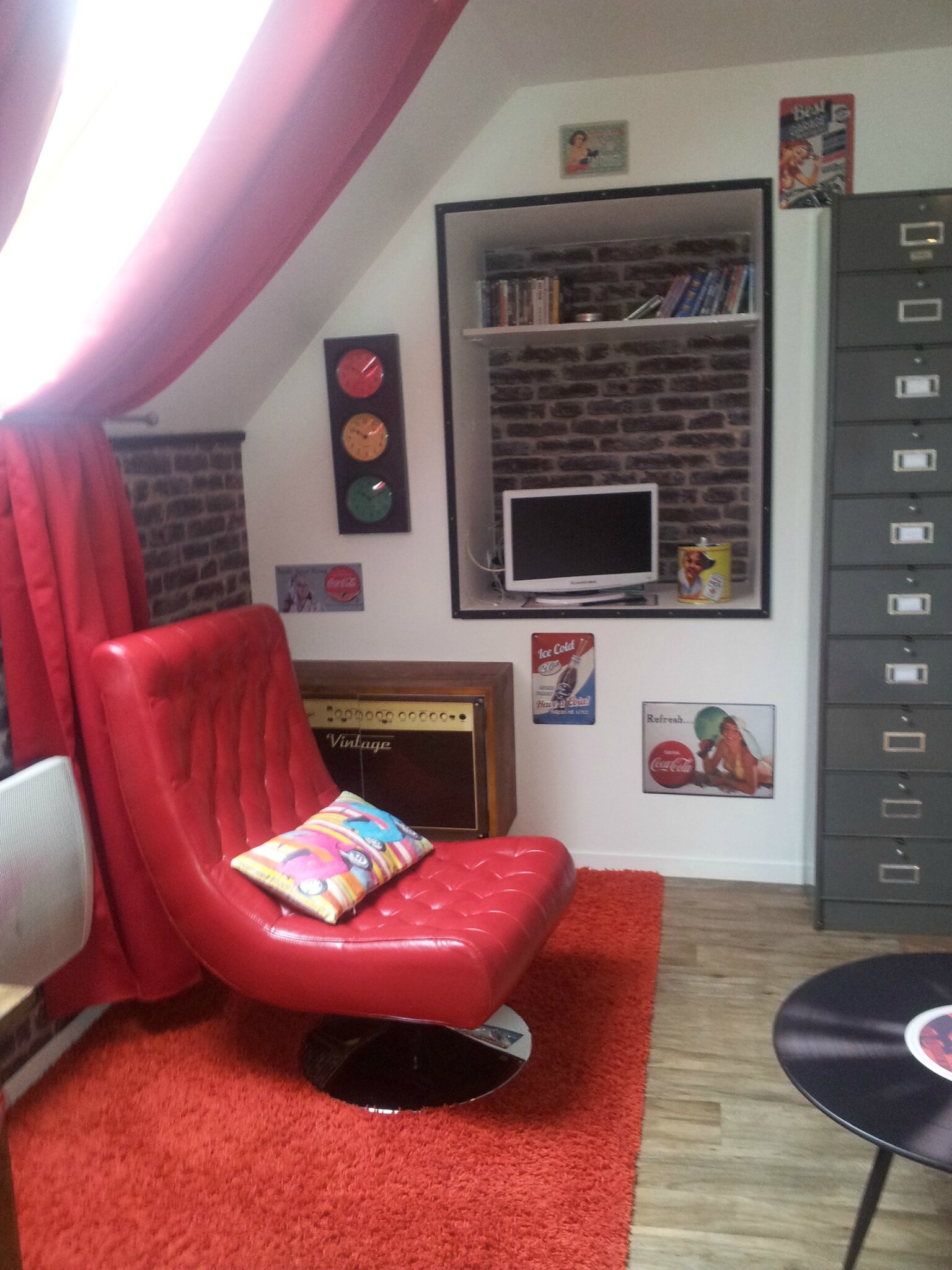 Chambre vintage de zoé... la déco de deux mains...