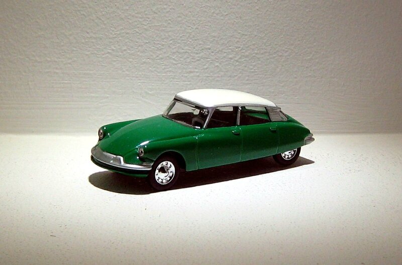 Citroen DS Norev 01