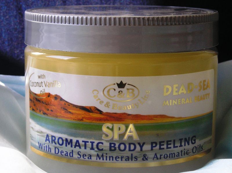 GOMMAGE CORPOREL AUX HUILES ESSENTIELLES ET AUX SELS DE LA MER M