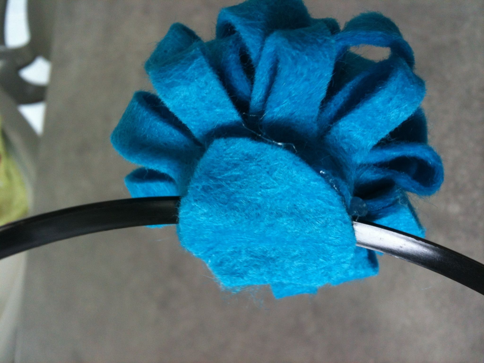 Diy: le serre tête pompon... oror et cie