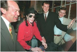 Un jour dans la vie de Michael Jackson - Page 2 86906144_p
