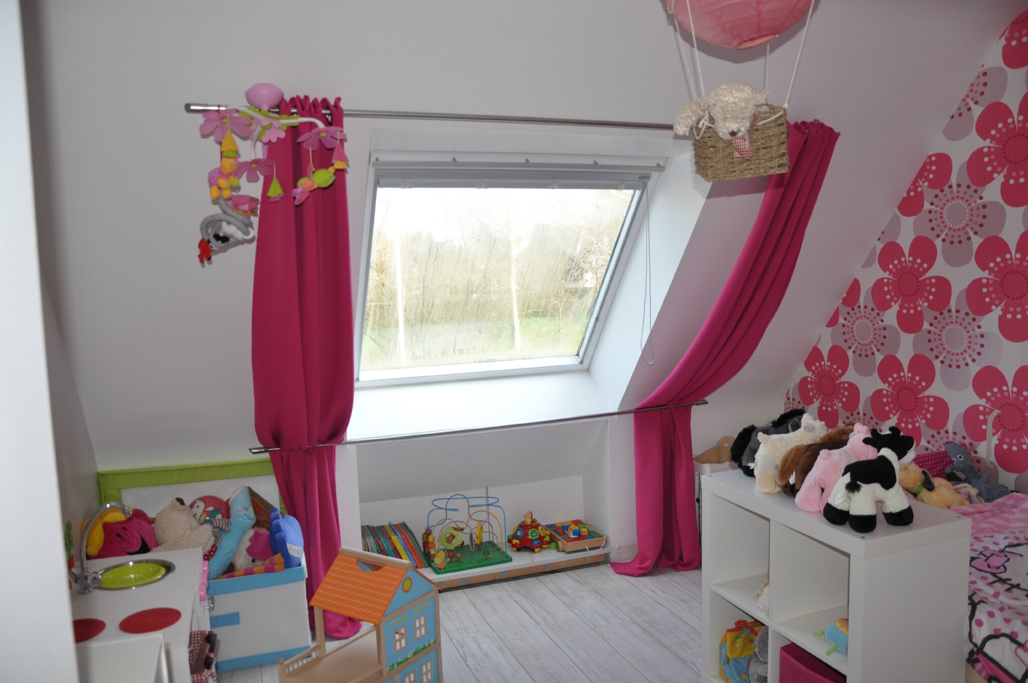 Déco chambre fille vert et rose