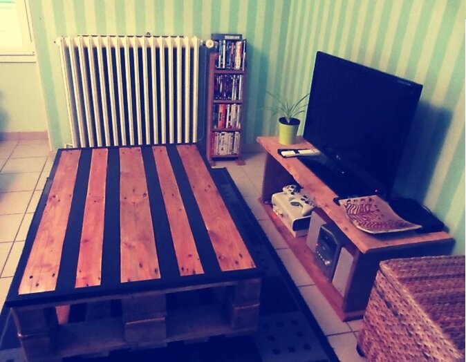 Meuble Tele Avec Palette : Une Table Basse En Bois De Palettes Et Meuble Télé En Bois De Récup Meuble Tele Avec Palette : Une Table Basse En Bois De Palettes Et Meuble Télé En Bois De Récup