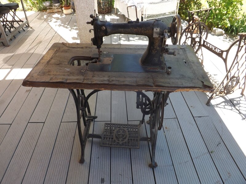 Machines à coudre (2)