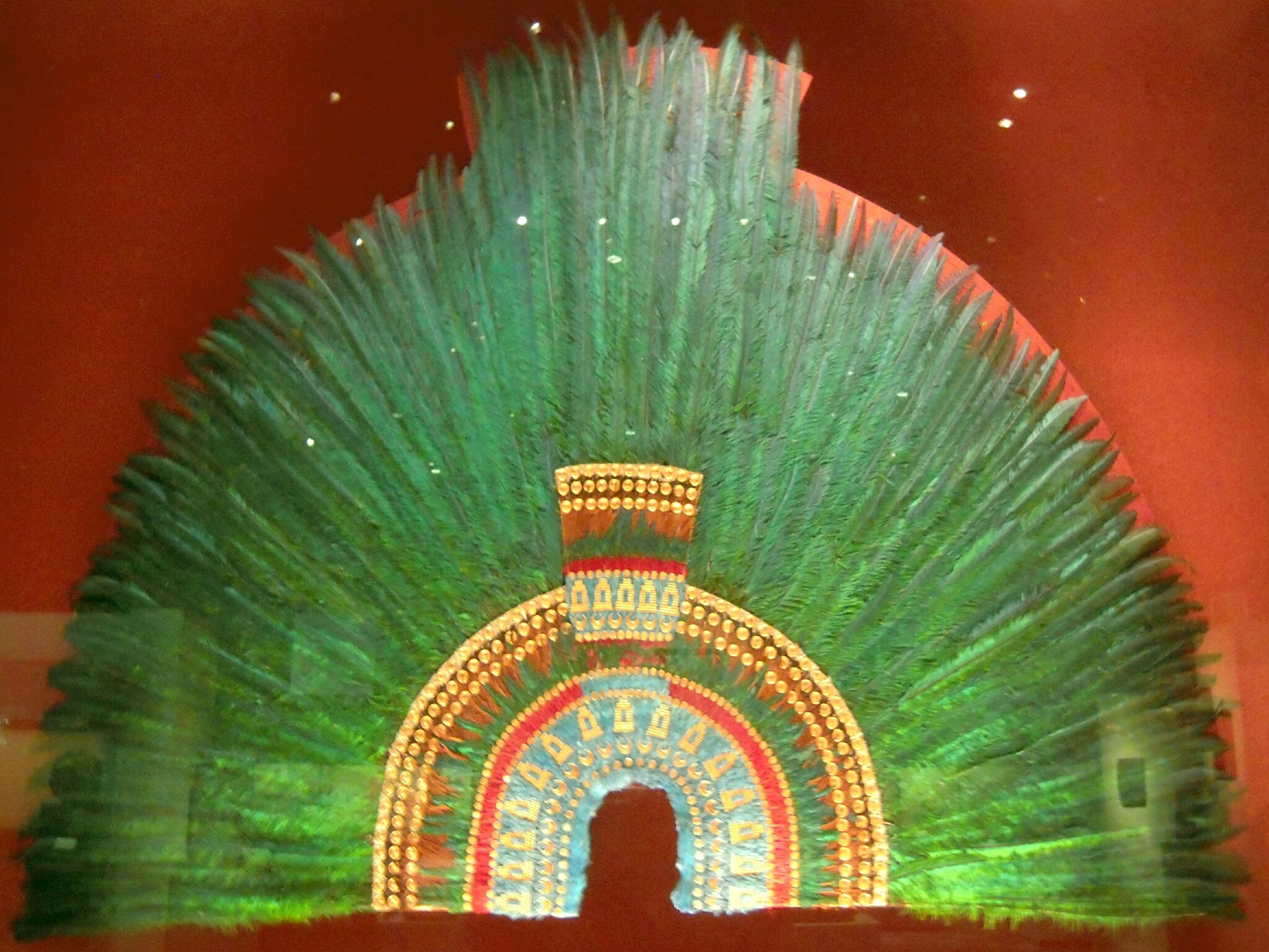 Musée d'anthropologie coiffure de Moctezuma II en plume de quetzal