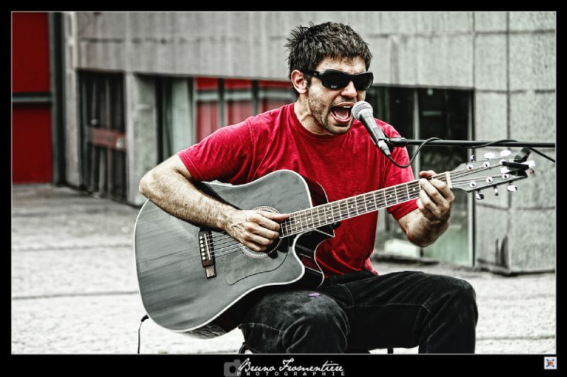 Guitar player Beaubourg 2