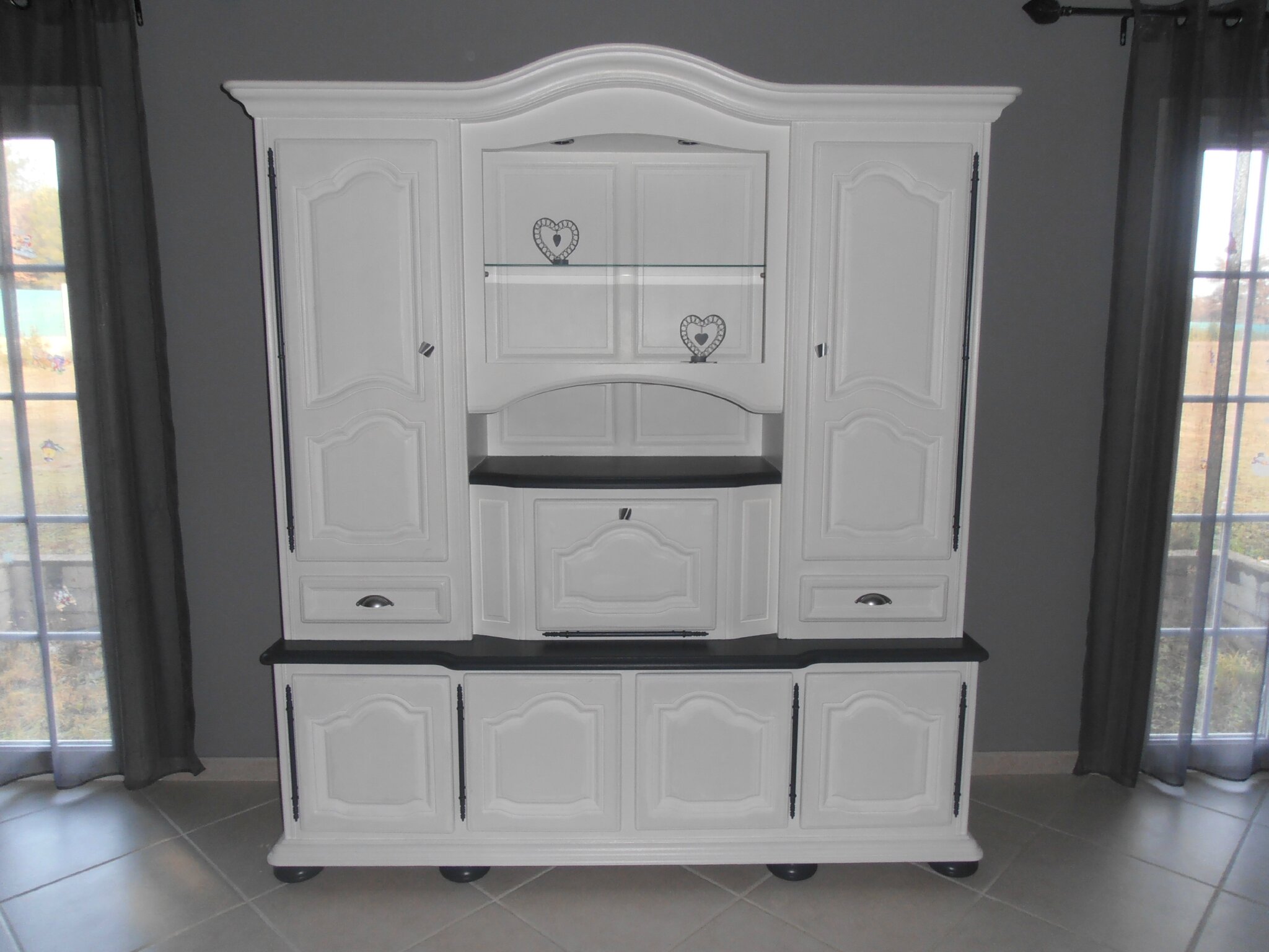 Mon meuble de salon relooker en blanc et gris . manque les ...