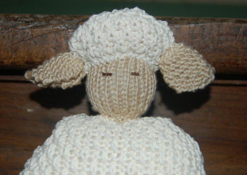 tricoter un doudou mouton