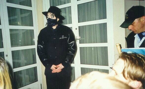Un jour dans la vie de Michael Jackson - Page 2 85547202