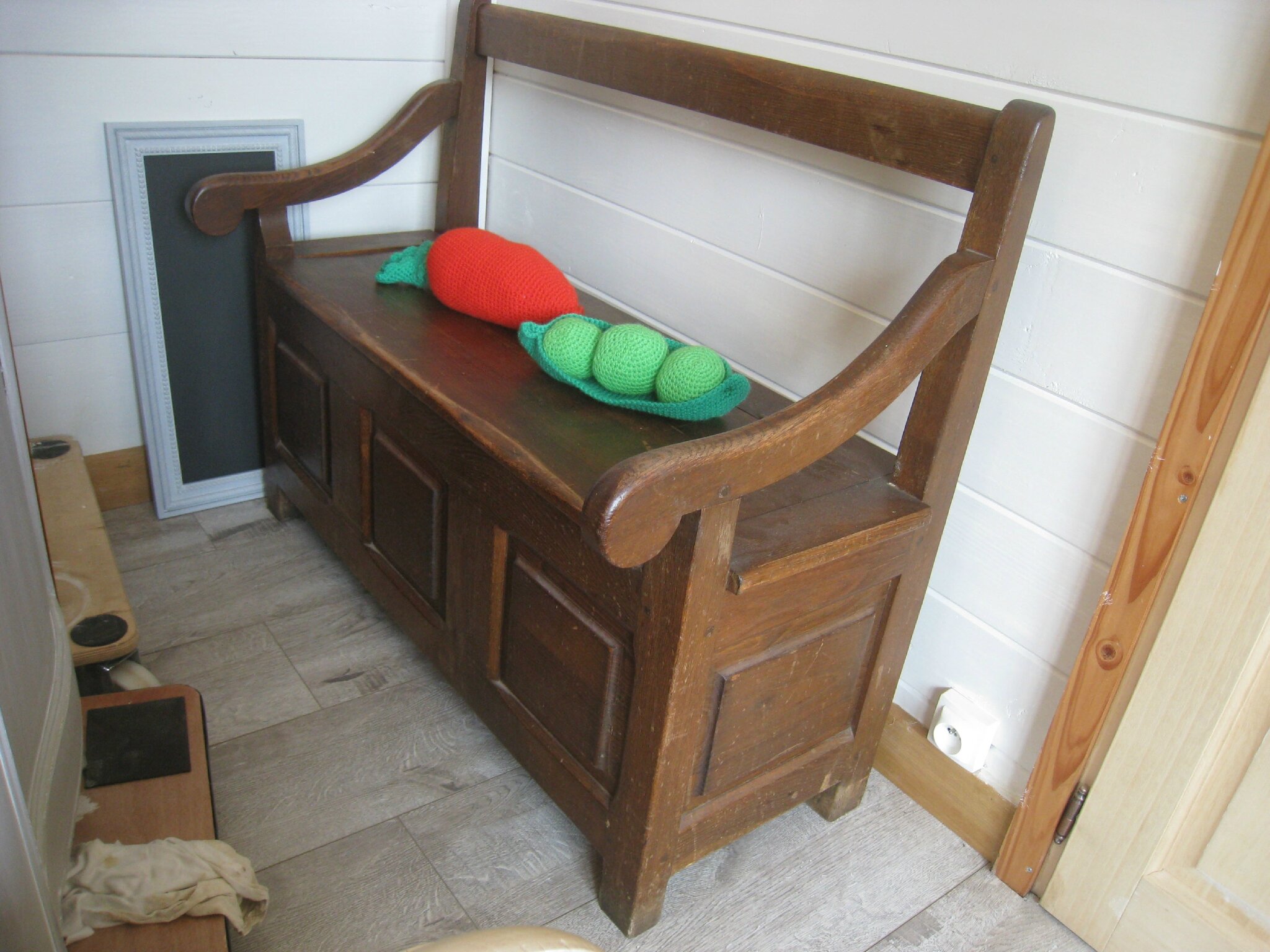 Un banc coffre relooké patines & couleurs