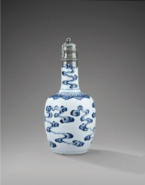 Vase de forme bouteille en porcelaine bleu blanc, Chine, dynastie Qing, époque Kangxi (1662-1722)