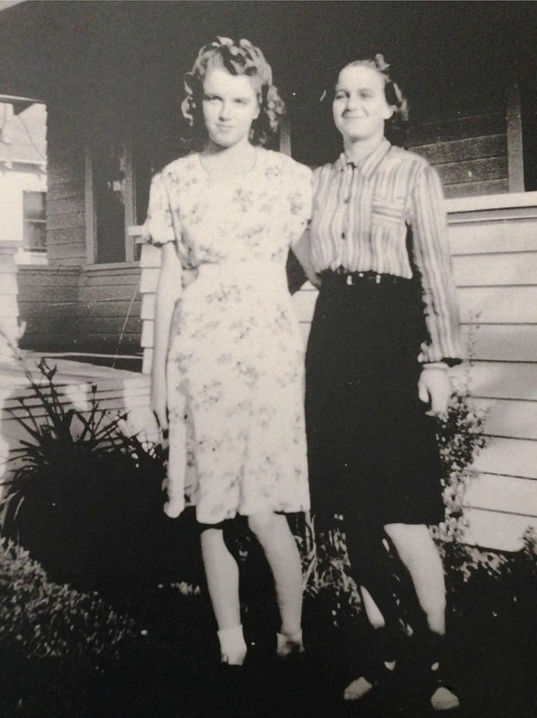 1940, Sawtelle - Norma Jeane & Betty Dugger - Divine Marilyn Monroe