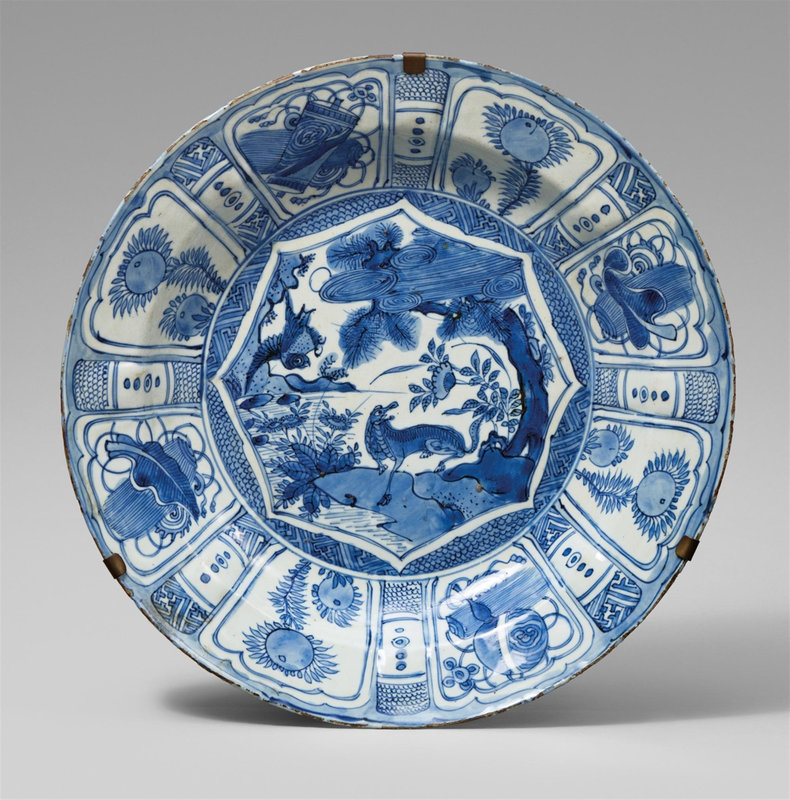 A blue and white Kraak dish, Wanli period (1572-1620)