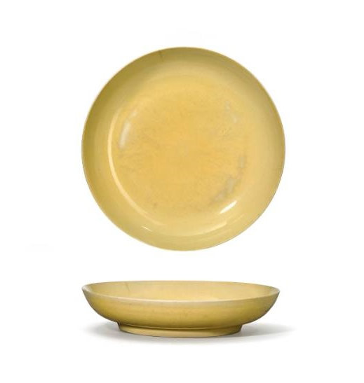 A yellow-glazed dish, Hongzhi six-character mark in underglaze blue within a double circle and of the period (1488-1505)