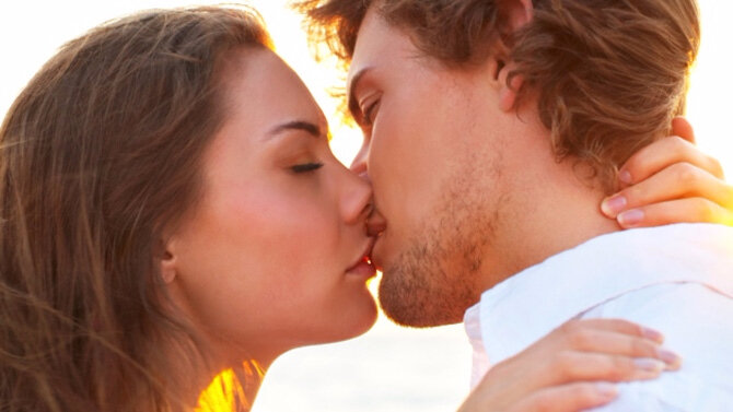 couple-qui-embrasse