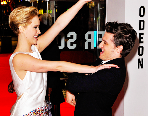 La parenthèse dorée+Hunger+Games+Catching+Fire+Embrasement+UK2