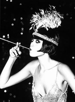 http://vividemotions-makeup.blogspot.fr/2011/01/make-up-through-decades-20s.html