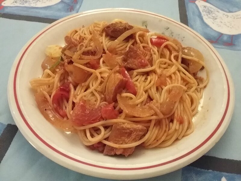 Spaghetti aux poivrons et au poulet sauce aigre-piquante