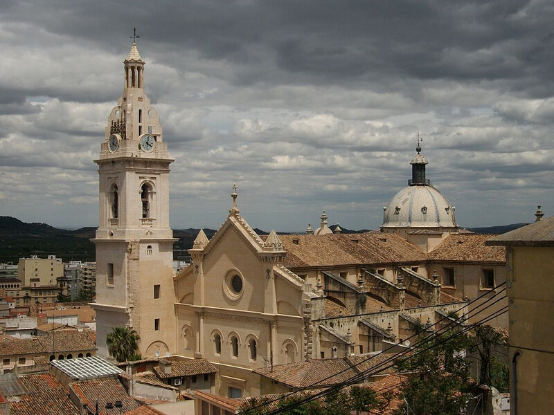 1024px-Seu_de_Xàtiva_i_núvols