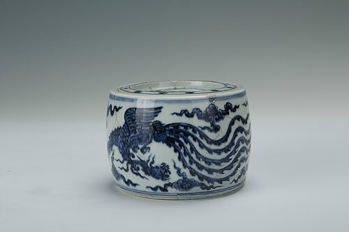 Blue-and-white cricket jar with the design of phoenix