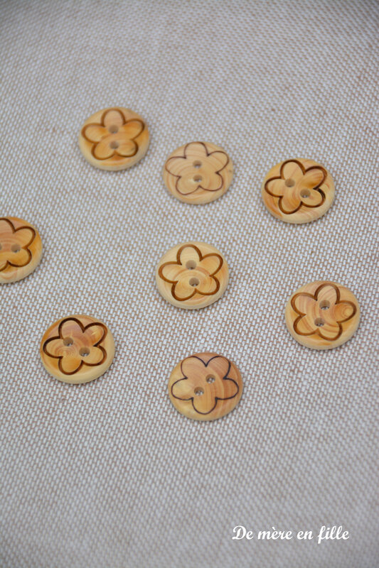 bouton bois motif fleur 15 mm
