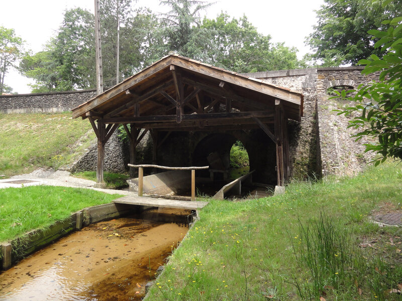 Photo-Escource_(Landes)_pont-lavoir_sur_l'Escource