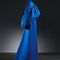 Cristobal Balenciaga, Robe de soirée en gazar de soie bleu indigo, 1965