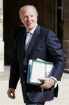 1338698074_brice_hortefeux_dit_sa_determination_face_au_travail_clandestin
