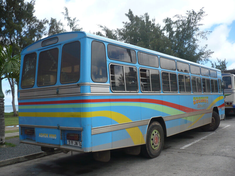 ASHOK LEYLAND Hino autobus Coconut Tours Port Mathurin (2)
