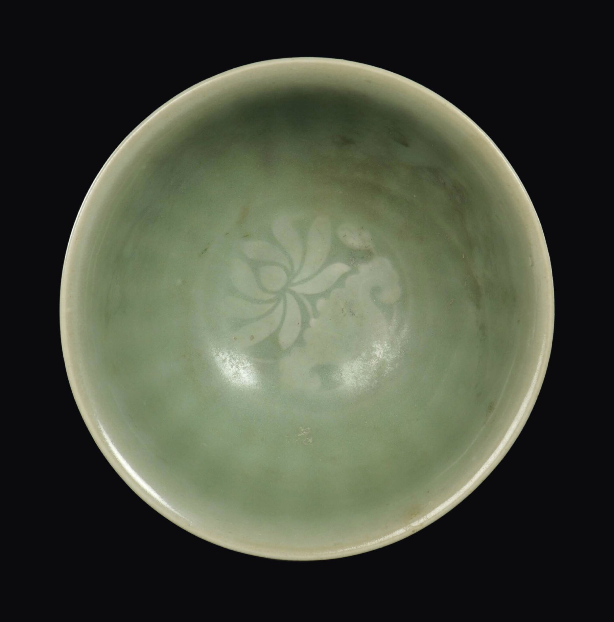 A Longquan Celadon porcelain bowl, China, Yuan Dynasty, 14th century