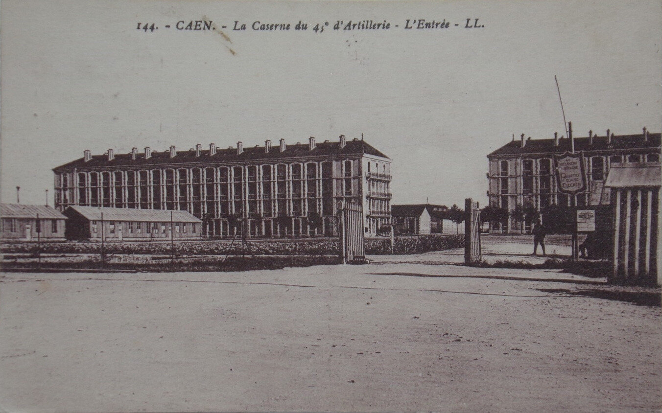 02 Caen, Quartier Claude Decaen, l'entrée principale, vers 1915
