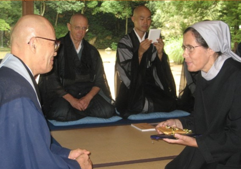 Sœur Gaëtane Seulen avec Harada-Roshi du Sogen-ji