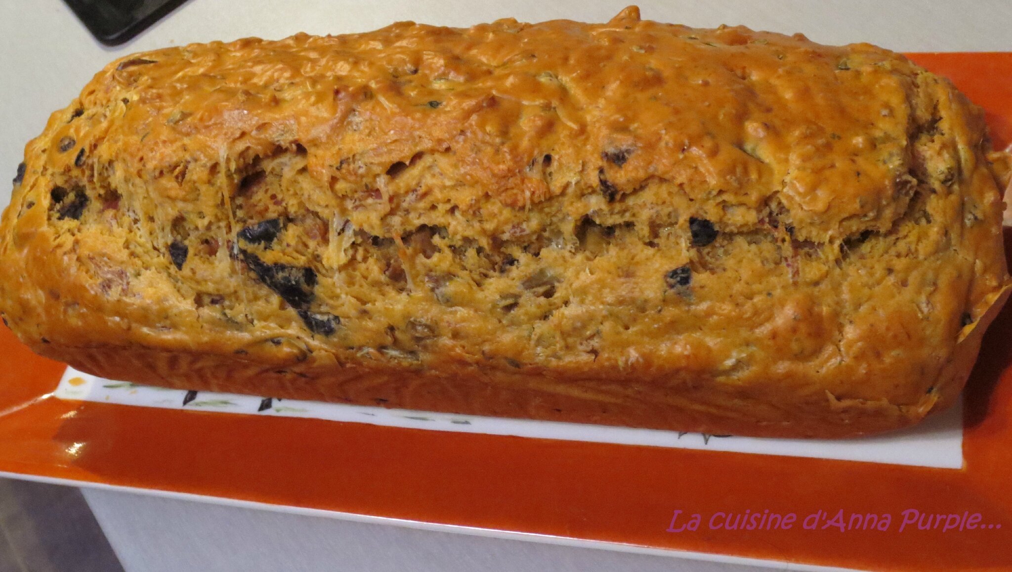 Cake Aux Olives Noires Roquefort Noix De Grenoble Et Lardons