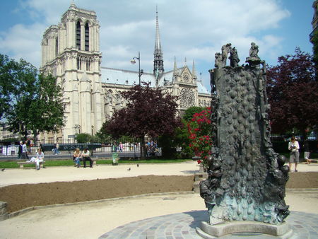 Fontaine Saint Julien le Pauvre, du square Viviani - Grains de sel