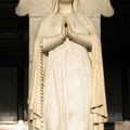 Lourdes, la Vierge du Trumeau de la Basilique de l'Immaculée Conception