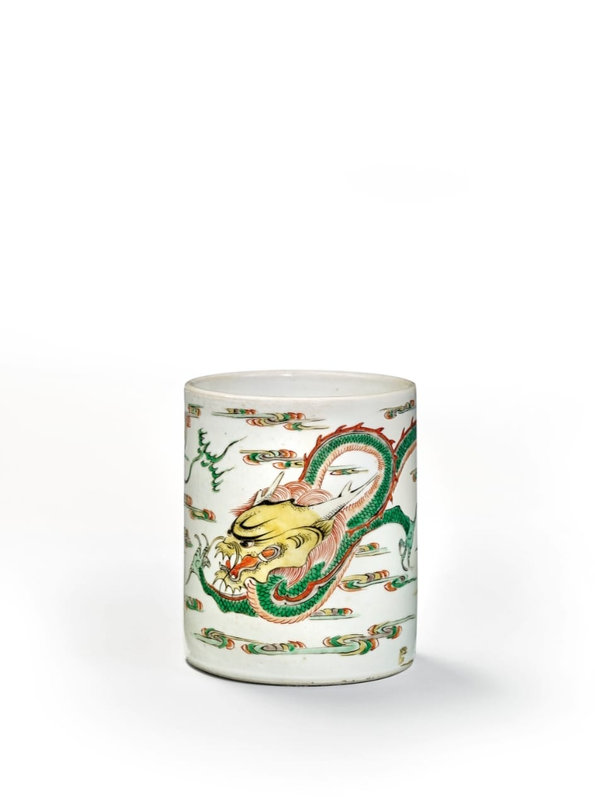 A wucai 'dragon' brush pot, Qing dynasty, Kangxi period (1662-1722)