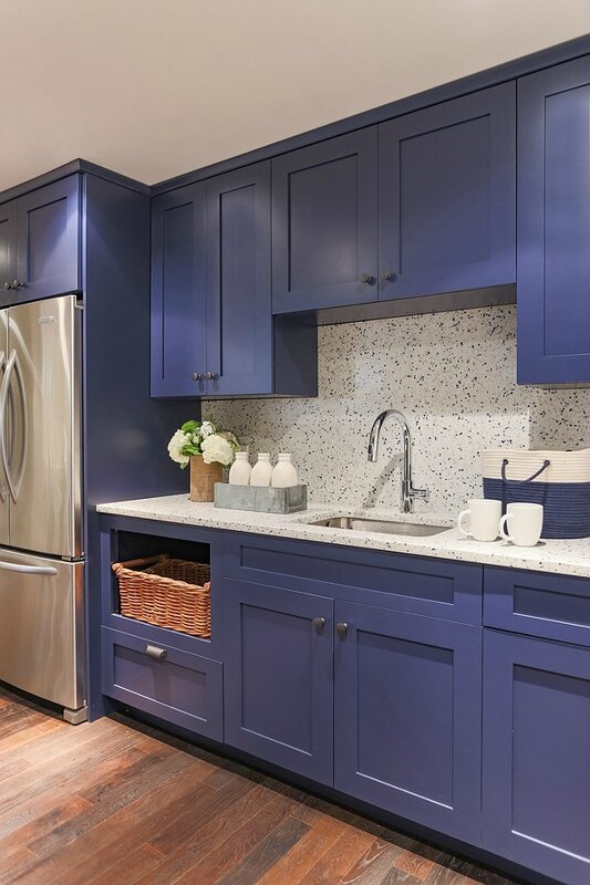 Basement-Kitchen-with-navy-cabinets-and-quartz-countertop-and-backsplash_-Marthas-Vineyard-Interior-Design-