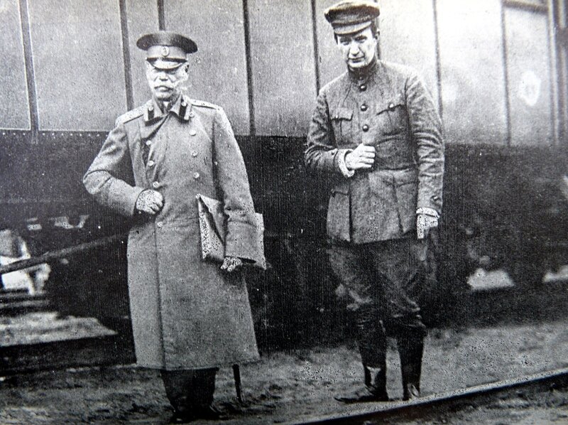 1917__le_general_Alexeiv_et_Kerenski