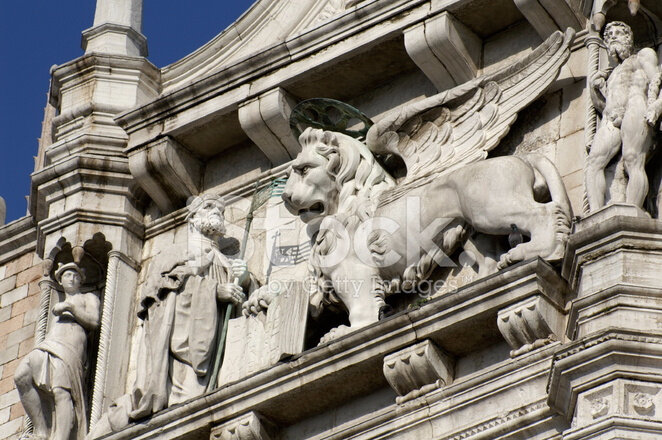 6138913-winged-lion-from-the-front-of-doge-s-palace-in-venice