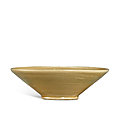 A Yue celadon-glazed tea bowl, Tang-Five dynastie (618-960)