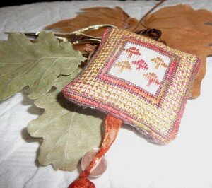 PENDENTIF_CISEAUX_AUTOMNE_BIAIS