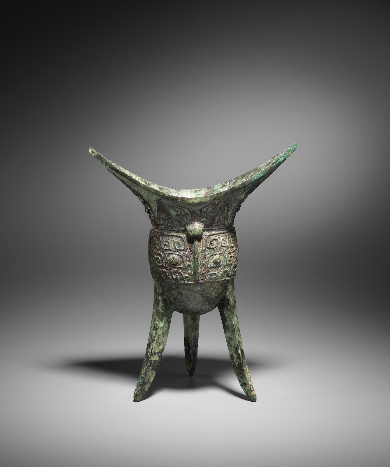 A very rare archaic bronze tripod vessel, Jiao, Late Shang Dynasty (c