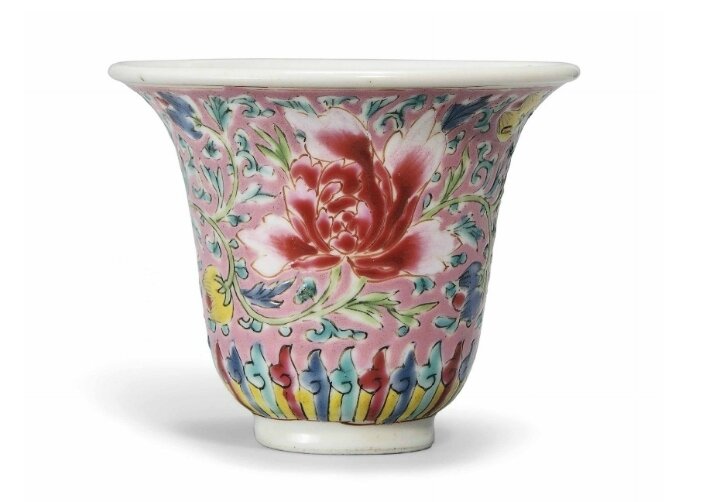 A famille rose pink-ground cup , Yongzheng four-character mark and of the period (1723-1735)