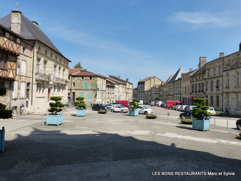 BARLEDUC (55) Place SaintPierre Les restaurants de
