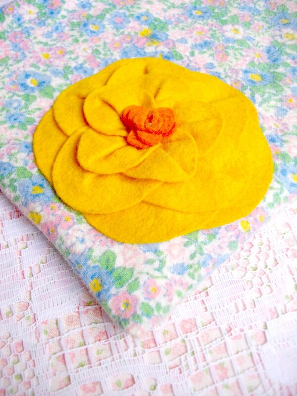pochette-fleur-feutrine-diy-tuto